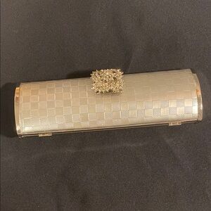 Elegant Silver Clutch with Crystal Embellishment